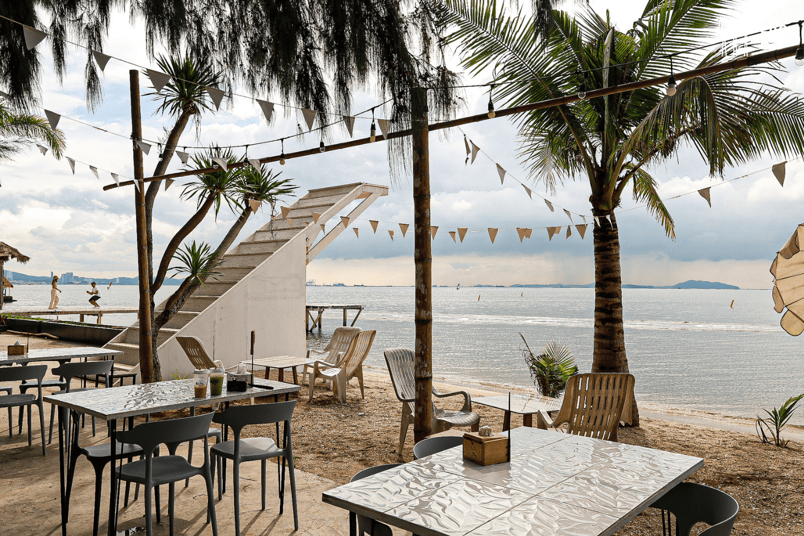 ของกิน บางแสน-คาเฟ่ชลบุรี-คาเฟ่บางแสน 2022-คาเฟ่บางแสน 2023-คาเฟ่บางแสนญี่ปุ่น-คาเฟ่บางแสน ริมทะเล-คาเฟ่บางแสนเปิดใหม่-คาเฟ่บางแสน มินิมอล-คาเฟ่ ชลบุรี ศรีราชา-ของกิน บางแสน กลางคืน
