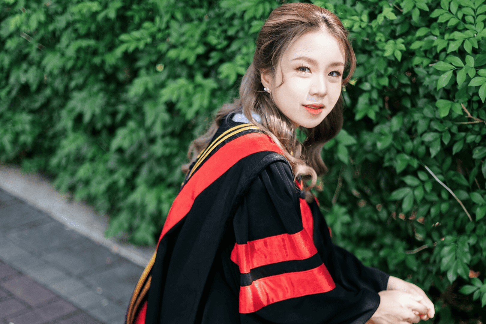 ถ่ายรูปรับปริญญา-ช่างภาพรับปริญญา-ถ่ายรูปรับปริญญากับแฟน-ถ่ายรูปรับปริญญาแนวสตรีท-ช่างภาพงานแต่ง-ถ่ายรูปครอบครัว-ถ่ายรูปรับปริญญากับครอบครัว-ถ่ายรูปรับปริญญาแนวสตรีท-ถ่ายรูปรับปริญญา ผู้ชาย-ถ่ายรูปรับปริญญานอกรอบ-ช่างภาพ-photographer-ช่างภาพงานแต่ง-street photographer-ช่างภาพอิสระ-รับถ่ายรูป-ไอเดีย ถ่ายรูปรับปริญญา-ถ่ายนอกรอบ
