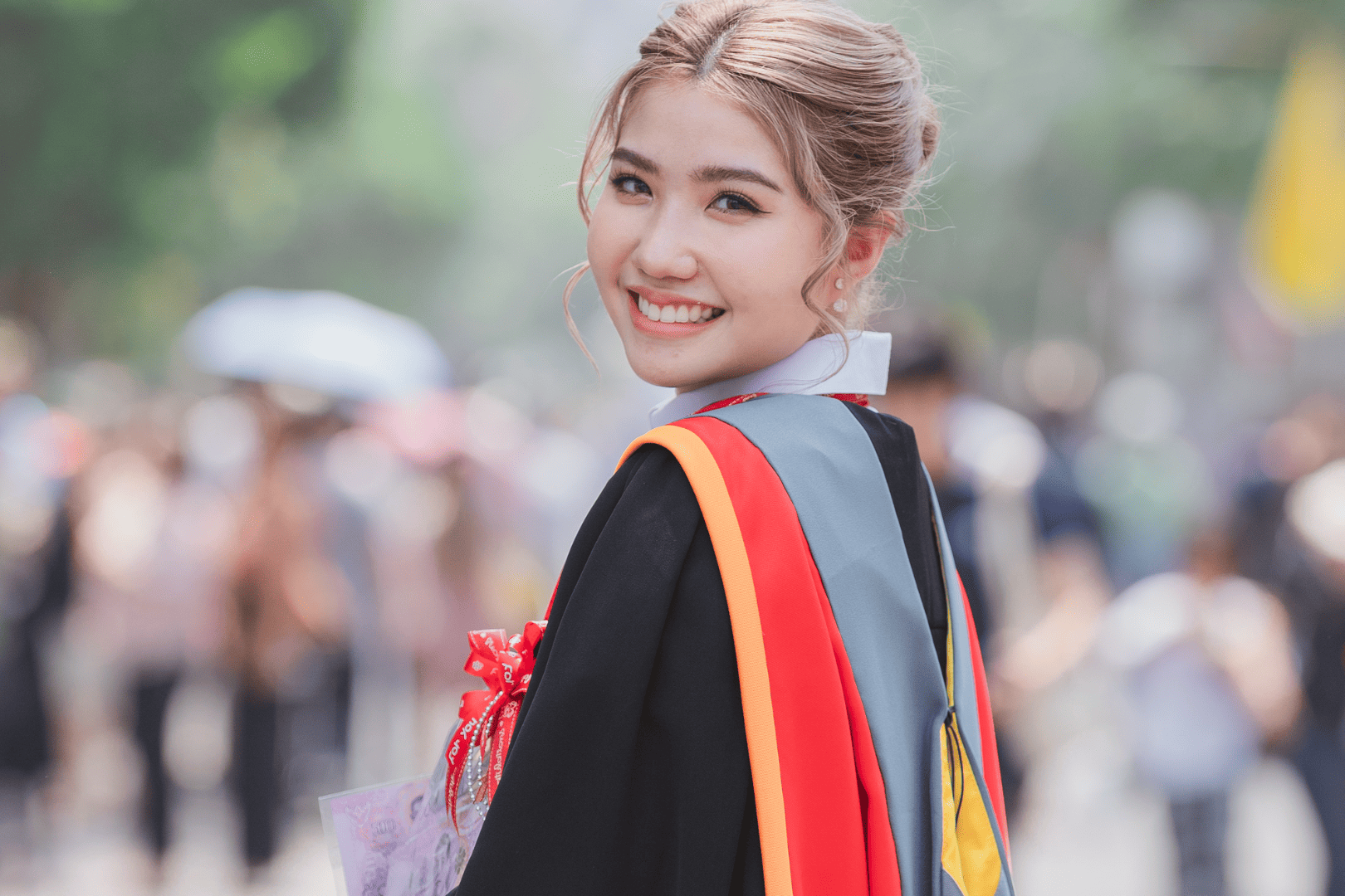 ถ่ายรูปรับปริญญา-ช่างภาพรับปริญญา-ถ่ายรูปรับปริญญากับแฟน-ถ่ายรูปรับปริญญาแนวสตรีท-ช่างภาพงานแต่ง-ถ่ายรูปครอบครัว-ถ่ายรูปรับปริญญากับครอบครัว-ถ่ายรูปรับปริญญาแนวสตรีท-ถ่ายรูปรับปริญญา ผู้ชาย-ถ่ายรูปรับปริญญานอกรอบ-ช่างภาพ-photographer-ช่างภาพงานแต่ง-street photographer-ช่างภาพอิสระ-รับถ่ายรูป-ไอเดีย ถ่ายรูปรับปริญญา-ถ่ายนอกรอบ