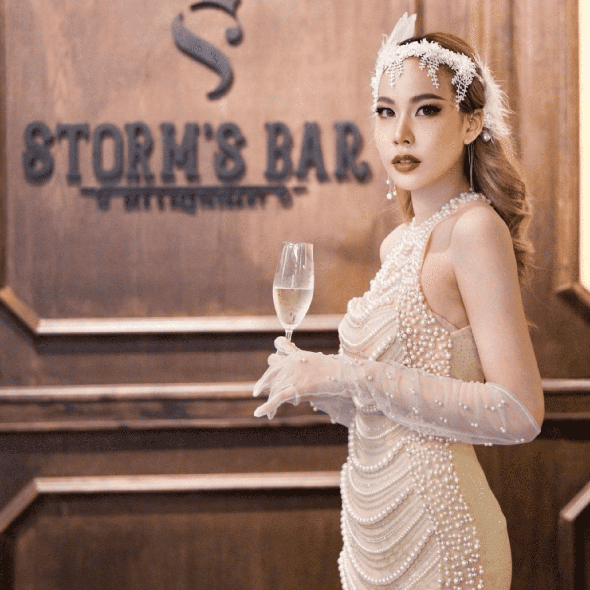 ร้านเช่าชุดราตรี-ร้านเช่าชุดออกงาน-ชุดออกงานเรียบหรูดูแพง